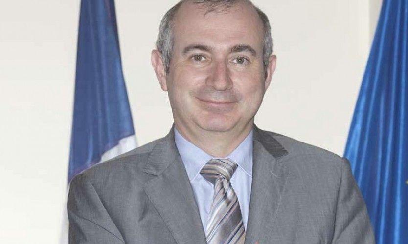 1er geste officiel de L. Prévost