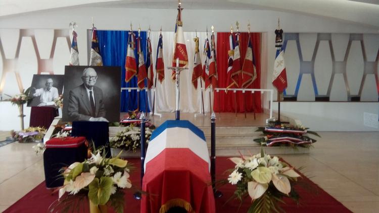 Mort de Jean Lèques : Un hommage  populaire à l'Hôtel de ville