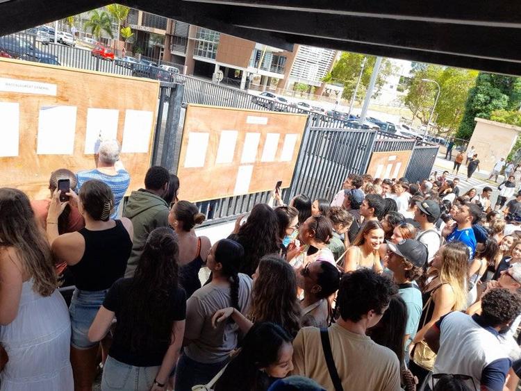 Des rires et des larmes...A l'heure des résultats du BAC !