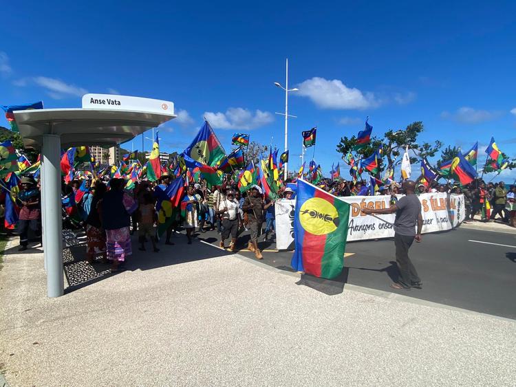 Défilé de la CCAT jusqu'à l'Anse Vata ce 8 mai