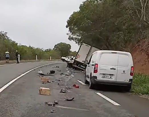 Un choc frontal entre un poids lourd et un véhicule léger a provoqué la mort d'un conducteur