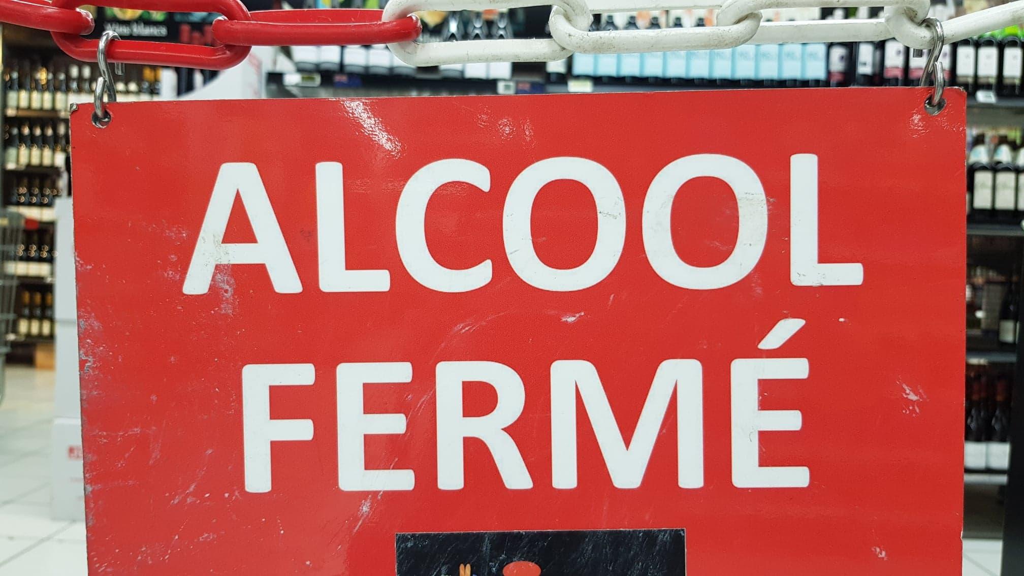 Référendum. Vente d'alcool et transport d'essence interdits