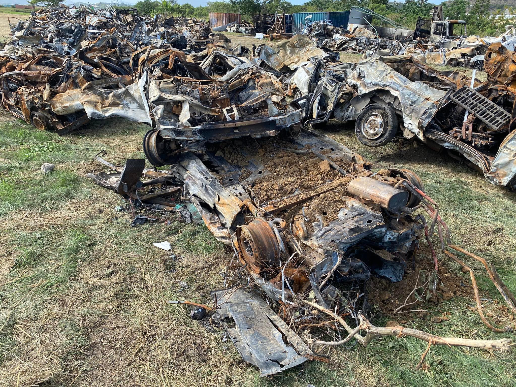 Des centaines de carcasses de voitures à stocker