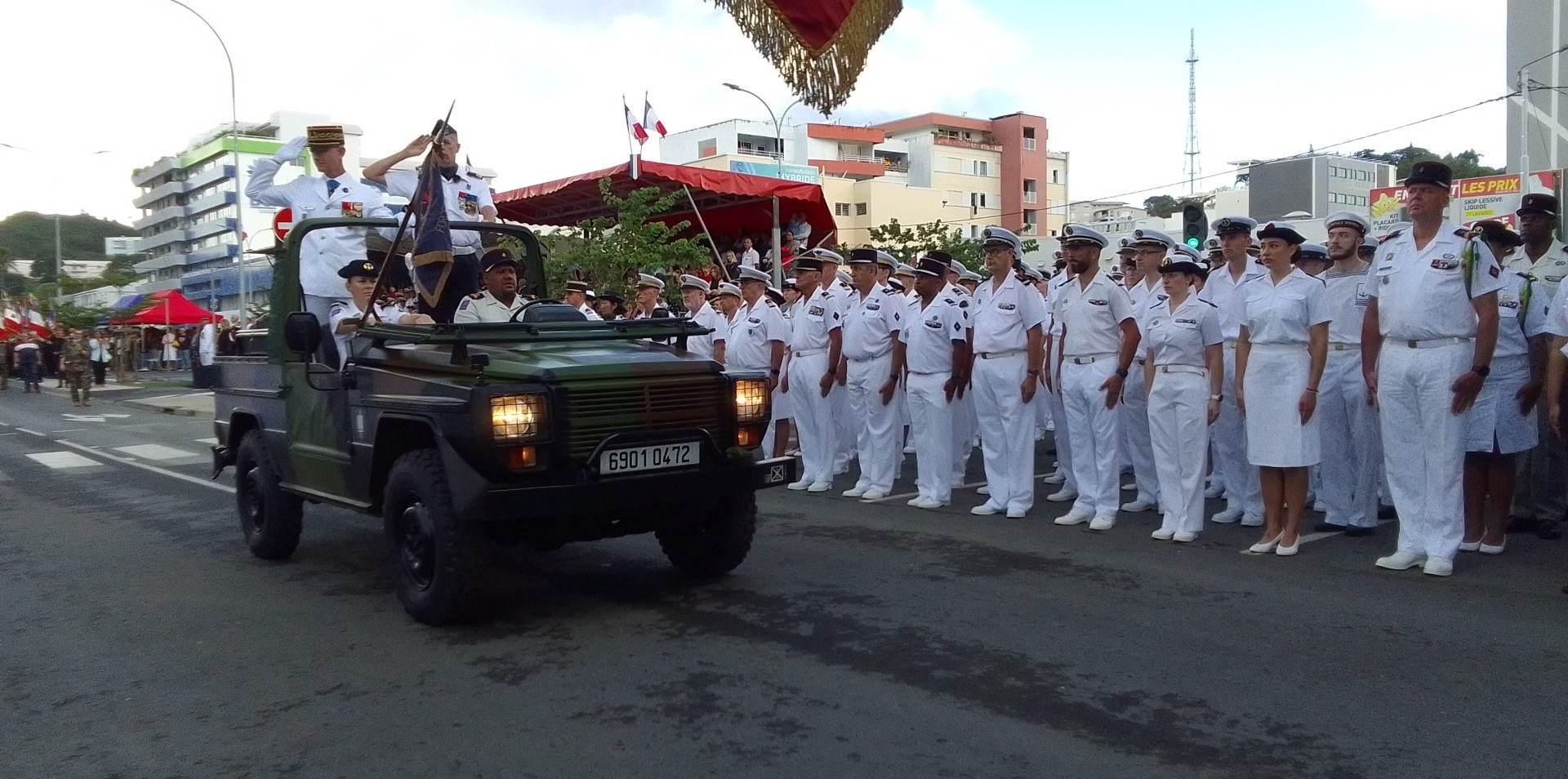 En images, le défilé militaire à Nouméa