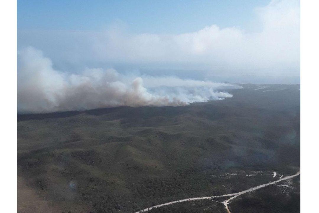 Feu incontrôlable à Poum. Plus de 2.000 hectares brûlés