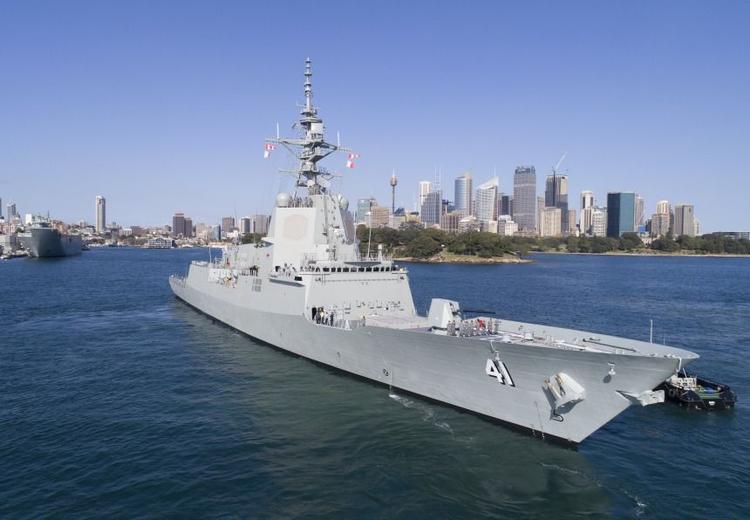 Un destroyer australien à Nouméa