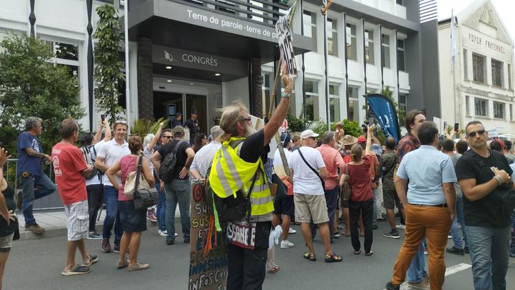 Mobilisation massive dans les rues de Nouméa