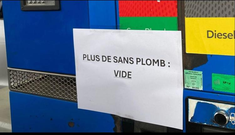 BLOCAGE DES STATIONS-SERVICE : 15 STATIONS REQUISIONNEES POUR LES SERVICES PRIORITAIRES