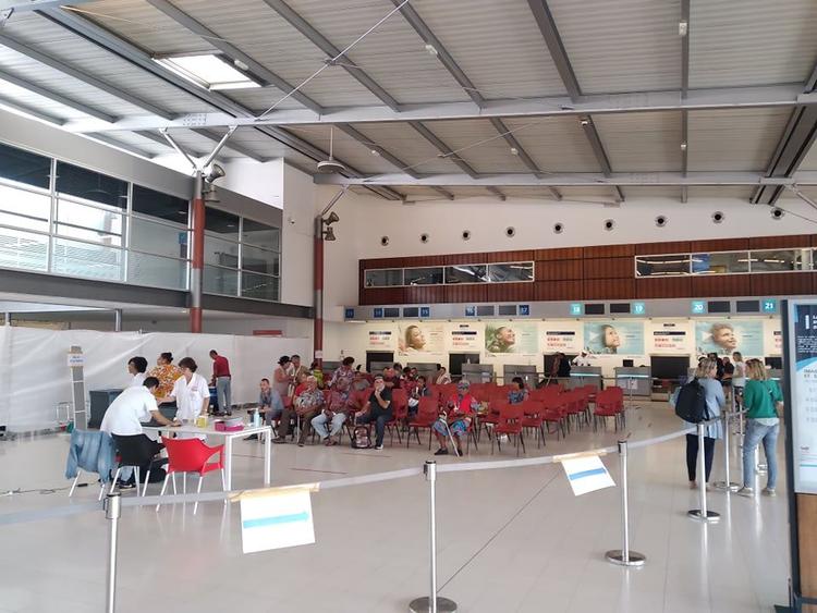 Un vaccinodrome installé dans l'aéroport de la Tontouta