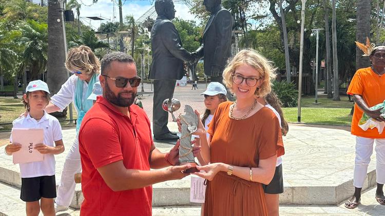 La flamme de la paix est arrivée à Nouméa ce matin