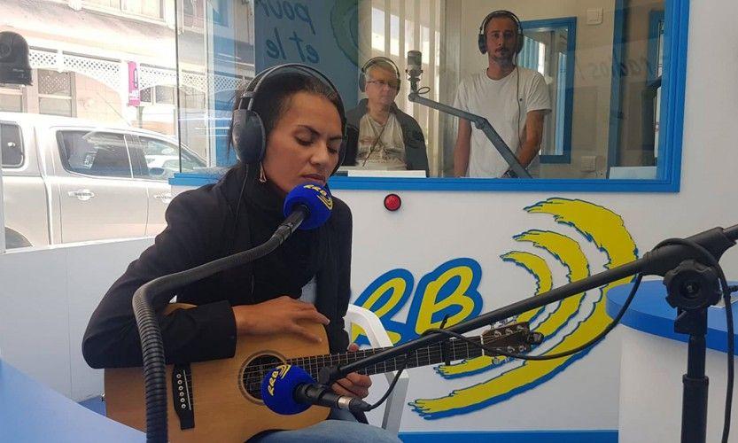 La chanteuse Tyssia sur RRB
