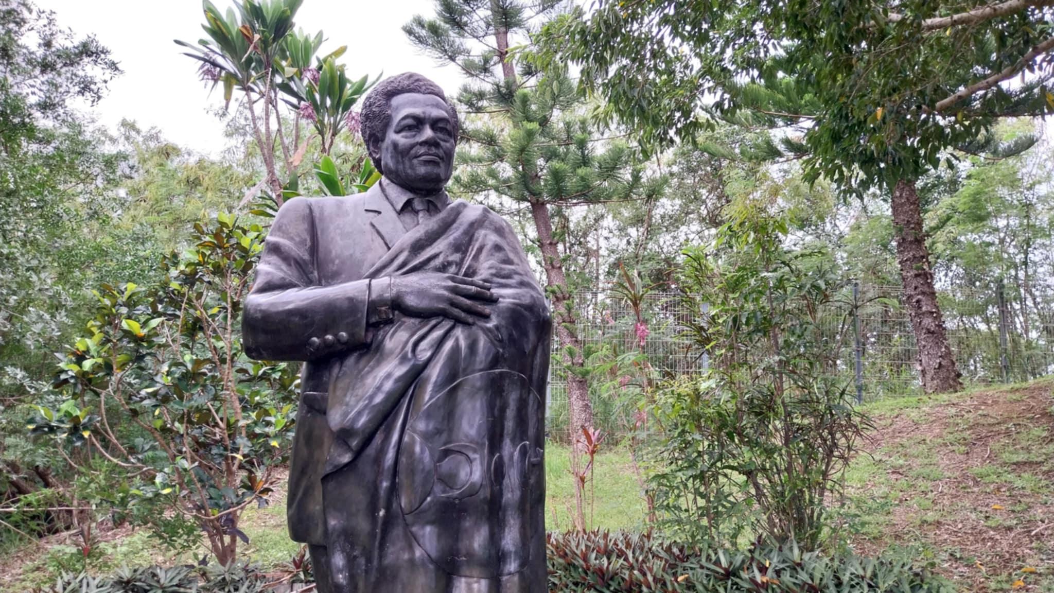 jena marie tjibaou statue