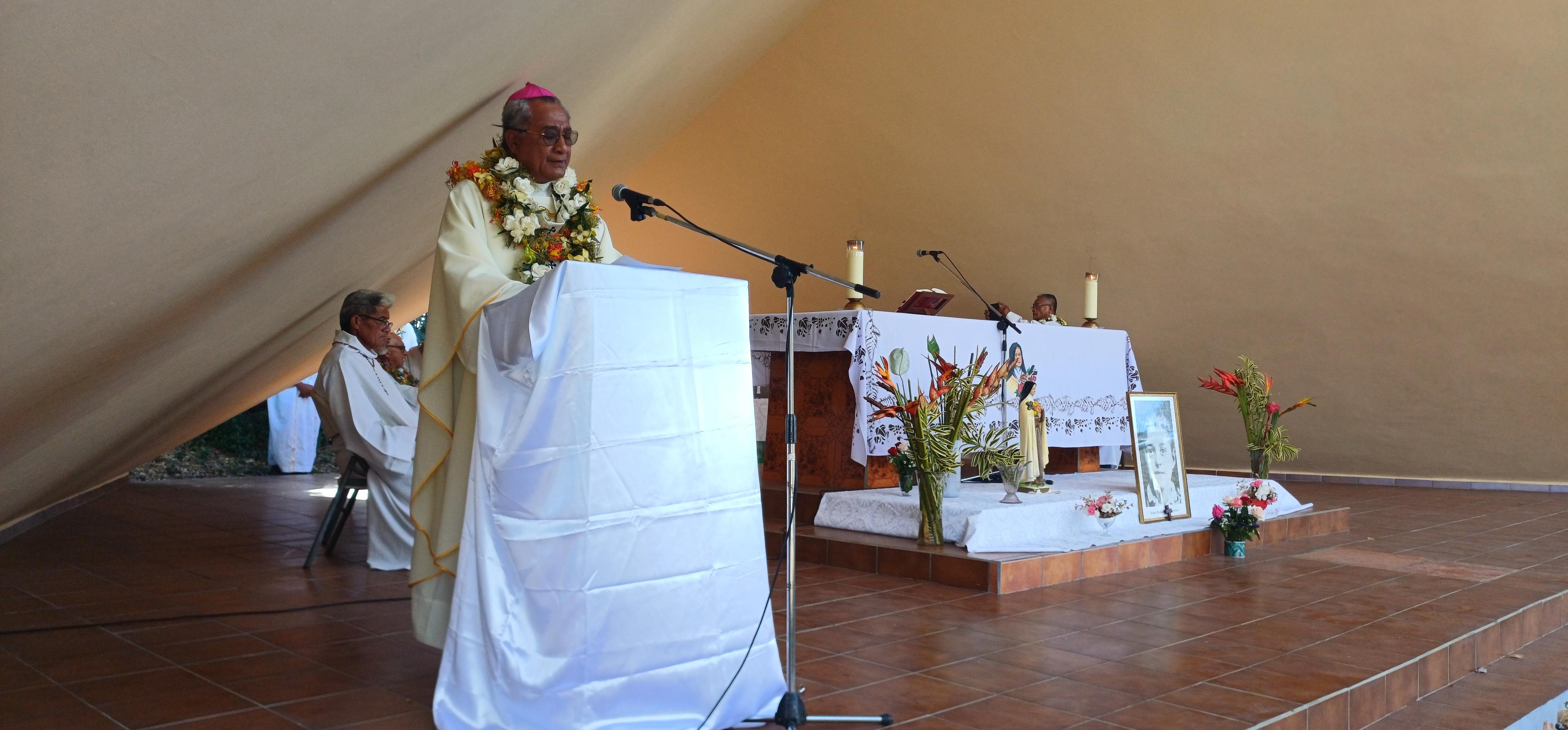 Mgr Sionépoé à Tomo