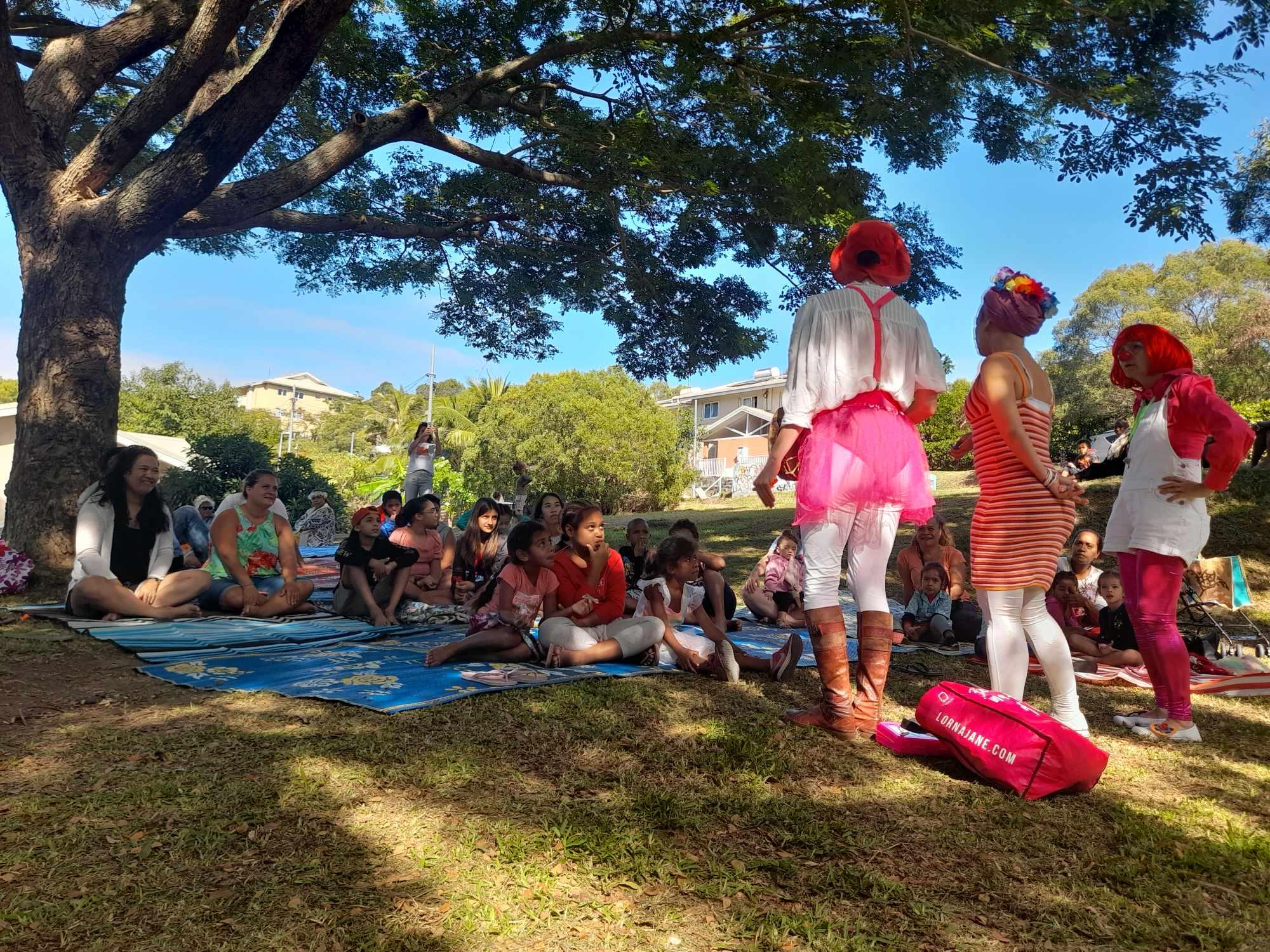 Des sourires et des clowns à Portes de Fer