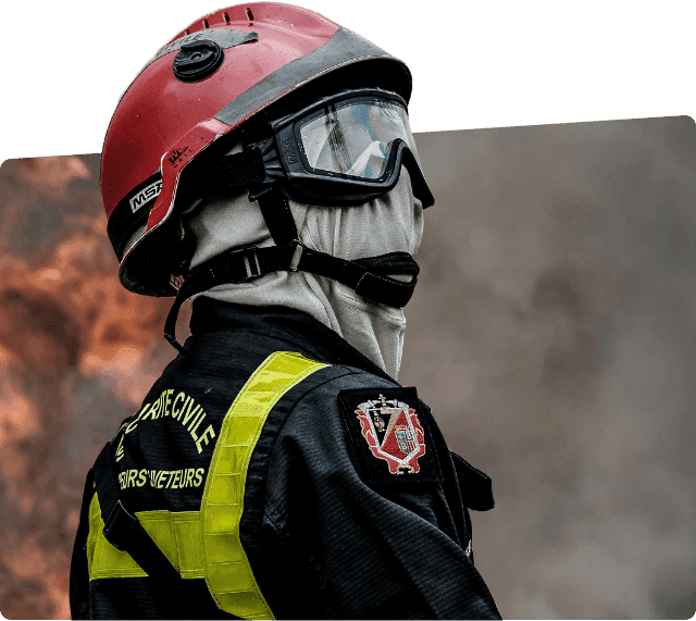 Des pompiers d'élite arrivent en renfort de métropole pour faire face aux feux de forêt