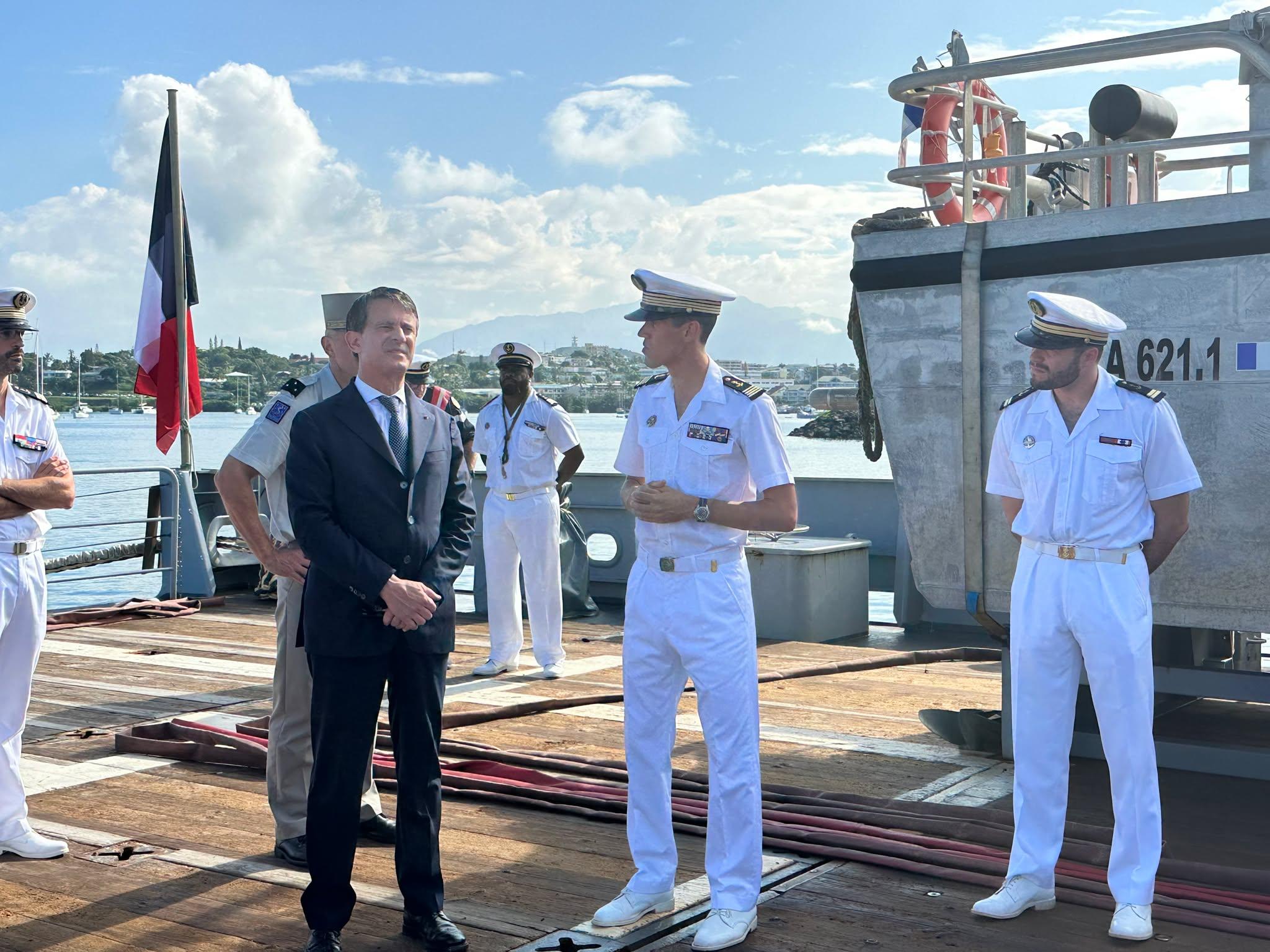 Visite Manuel Valls base navale d'entrecasteaux