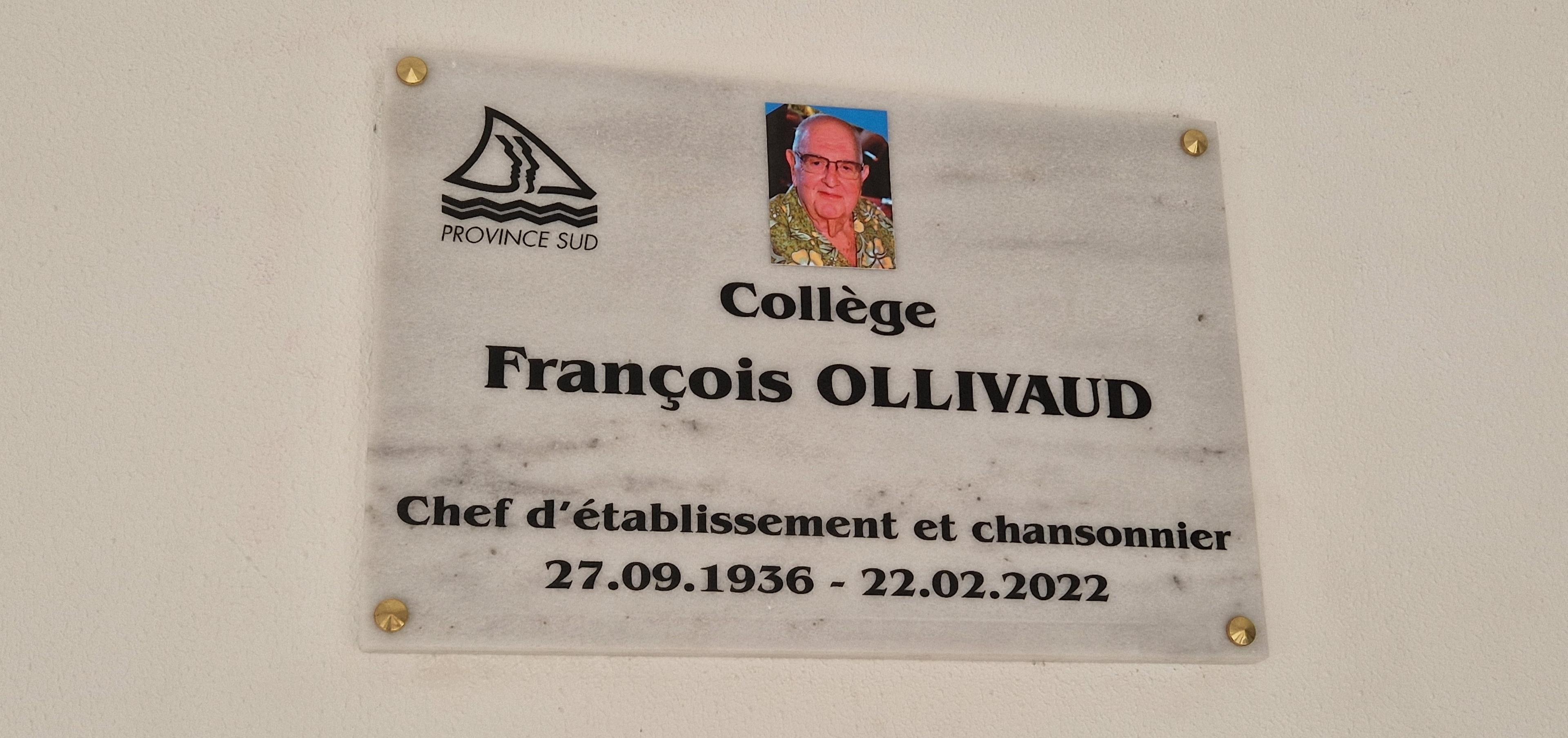 plaque dans l'enceinte du collège